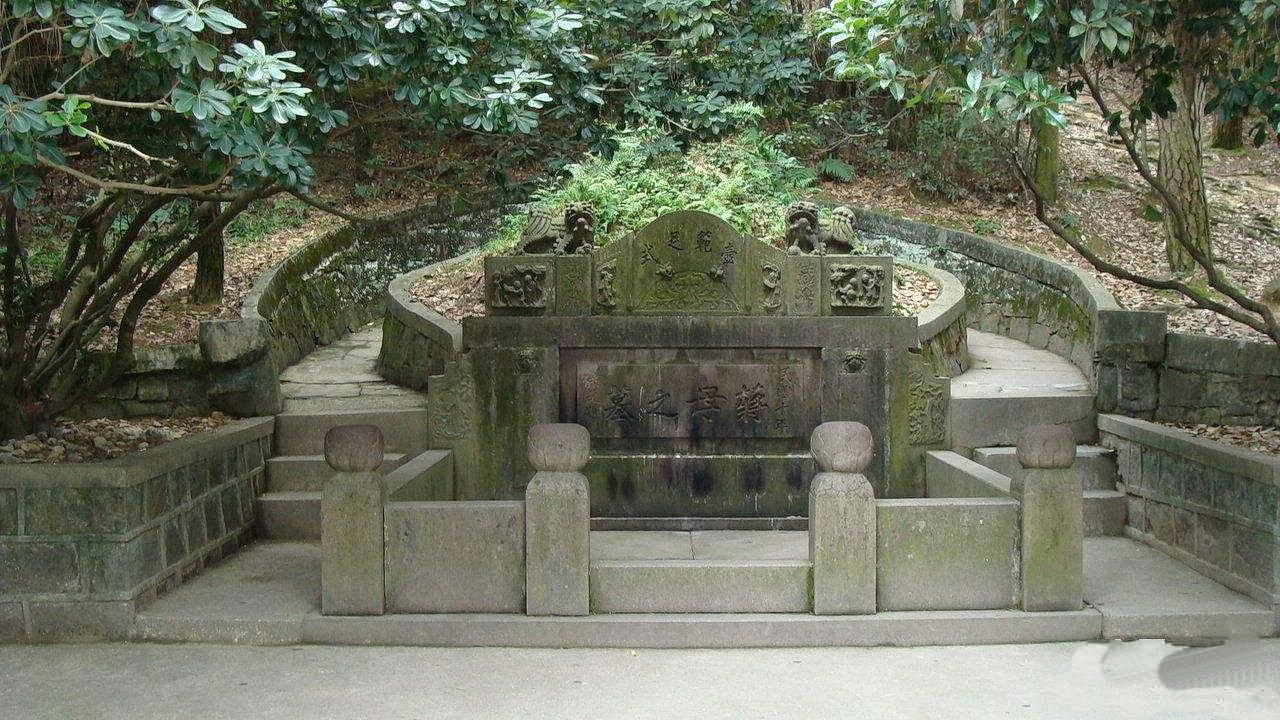 什么祖坟风水出大官的特征