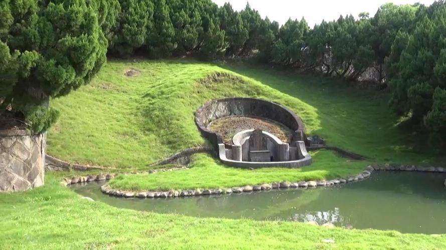 坟墓四面环山风水好吗