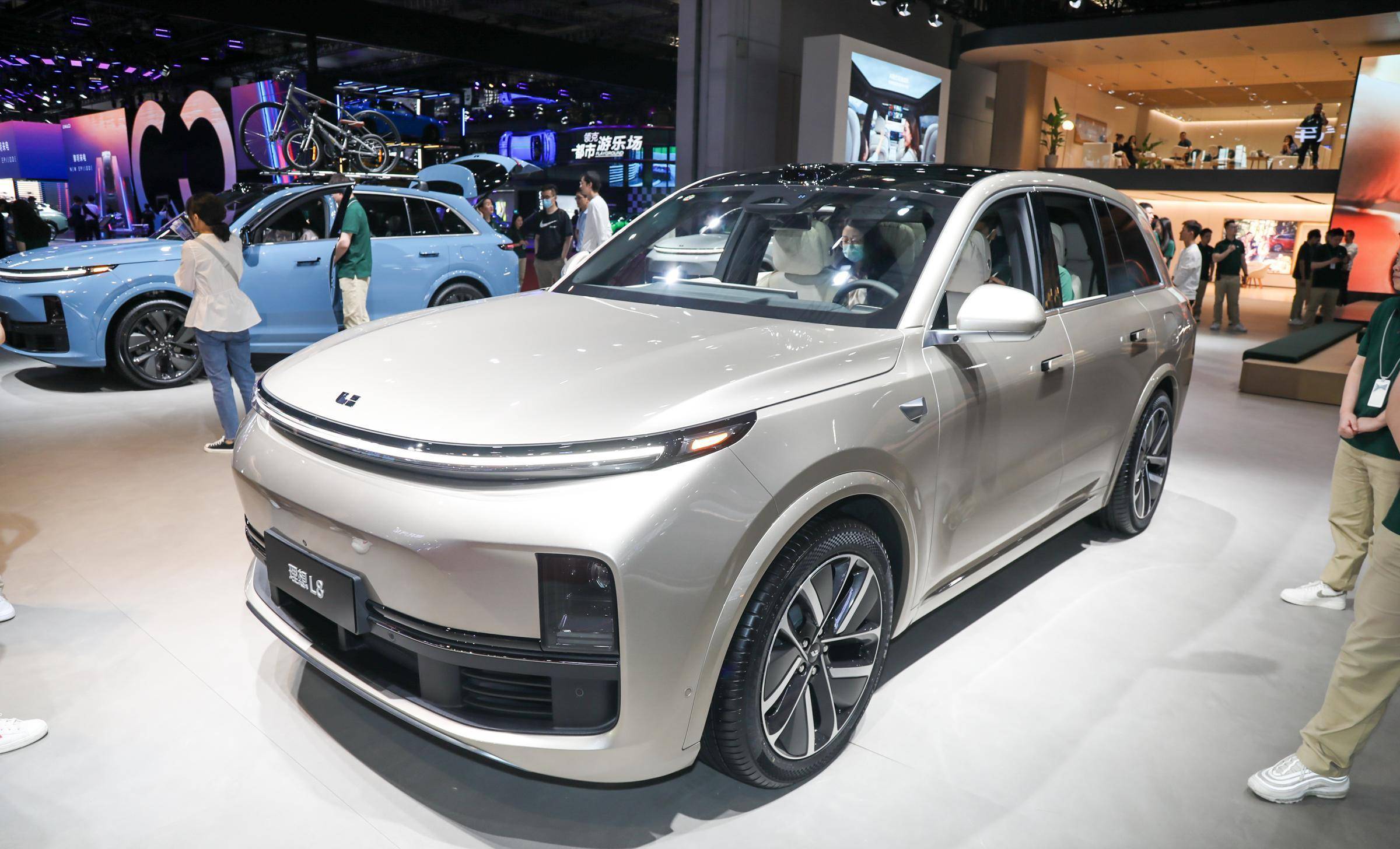 理想L8汽车2023款最新款价格图片