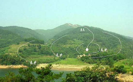 阴宅其实值得是逝世的先人居住的地方,而所谓阴宅风水定生死,可见阴宅的风水对于我们的生死运势等都影响重大,且阴宅的风水轻则会关系着几代人的运势凶吉,重则还会关系着家 阴宅其实值得是逝世的先人居住的地方,而所谓阴宅风水定生死,可见阴宅的风水对于我们的生死运势等都影响重大,且阴宅的风水轻则会关系着几代人的运势凶吉,重则还会关系着家族几百年的运势,所以对于阴宅的风水我们一定要注意了,那么阴宅风水秘笈教你怎么看阴宅风水呢?下面是小编整理的相关文章是,让我们一起来看看吧! 阴宅风水秘笈教你怎么看阴宅风水 阴宅风水秘笈教你怎么看阴宅风水 墓地风水之墓地位置的选择 选择墓地一定要就看地理位置,避免在低洼的地方设墓地,一方面低洼的地方在雨天会汇聚雨水,导致过分潮湿,另一方面低洼的地势常年不见阳光,导致阳气不足,阴气过剩,虽是阴宅,但也需要阳气的滋养。所以一般大型的公募往往都是建在山上,但却不是山顶,山顶的话风较大,无法起到聚气的功效,所以一般是在山腰的位置,背靠着山,这样才能起到藏风纳气的功效。 墓地风水之墓地朝向的选择 阴宅的朝向其实和阳宅的朝向有异曲同工之妙,一般人可能都会认为阴宅面朝西方比较好,但实际上,阴宅也需要朝着一些吉位,如东南、西北等都是吉位,毕竟注重阴宅风水,其实也是为了能够增强死者亲属的气运,所以阴宅也需要阳气,也需要祥瑞。 墓地周围的环境必须注意,否则会对墓地风水带来极大影响。如在墓地附近有一个公厕,那么公厕内的污秽之气就会污染墓地的气场,这样对于死者以及死者家属的气运都会带来极大影响。,在墓地周围最好不要有公路、工程之类的现代化建筑。 墓地的风水会直接影响到生者的气运,所以必须谨慎对待。 阴宅风水到底会影响什么 我们一般说祖坟,往往都是最家中去世最早的至亲的坟墓。这种阴宅的风水,往往会影响后代3-4代人的运势。可能一开始,往往很多人都不会有感觉。其实风水,是能量上的一种催动剂,结合人的流年运势,这种催动剂就会产生作用。所以命理学中与风水学是不分开的。这也是为何优秀的预测师可以从八字中看出阳宅风水与阴宅风水的一些问题的原因。当人的流年运势遇到不详之时,那么再加以阴宅,阳宅风水上的恶性催动,那么一些原本很小的问题,都会被无限放大。这,就是阴宅风水真正会影响到的方面。 如何知道自己的阴宅风水有没有问题? 1,选址 墓地选址是一项非常重要的工作。选择一个好的墓地,往往可以给后辈带来更多的福报。而一旦选择了不好的墓地,就会给后辈带来灾难。在选址上,一般都建议选择有能力的风水师来帮助每一位选择先祖的墓地。 2,高低 一般现在公墓居多,环境基本都会差不多,在这里要记住,一般选择墓地,一个是高度,宁选高,不选低。很多人为了将来扫墓祭祖方便,一般都会选择比较低的墓地,在这里要告诉大家,选择高处甚至于山顶的墓地,其风水无论如何,都要比低处的好。 3,朝向 一般很多人都会帮先祖选择坐北朝南的墓地,这个选择没错。但其实,真正有利于家族后代运势的目的,在选则一个生气之地外,其朝向,也是要因人而异的。并非所有坐北朝南的墓地都可以帮助到后辈的运势。 4,环境 环境,其实就是墓地周围的一些可见物。现在公墓居多,可见物一般大同小异。如果是私墓,那么就要注意周围的环境,是否有垃圾站,是否有枯死的树,是否有电线拉过等等很多一些自己本身就感觉不好的东西如果出现在墓地周围,那么就会破坏阴宅风水。 阴宅风水秘笈教你怎么看阴宅风水的凶吉 1、凡遇石山宜寻土穴,那里的土色如显红,就表示那里的气脉冲和。在石山上若找不到土穴就不要扦,如所见穴土的颜色为红,这就表示穴中的气脉冲和。 2、在土山上却宜寻找石穴,如石色为紫白色,表示其质地温润。若在土山上找到石穴,则石穴一定要显紫白色,而且质地温润的才主吉,如坚硬得如顽石一样则主山。 3、如果在石山上只有石穴,则必须穴石柔脆可锄才为吉。所谓柔脆也意味着穴石的质地温润。 4、如果在土山上只找到土穴,则必须土质精强才是好的。这时土质不宜太润净。 5、如找到土穴,则要求土质纹理紧密,似土而非土,即上文所说土穴精强的意思。 6、如找到石穴,则要求石质颜色鲜明,似石而非石,即上文所说的石穴柔脆的意思。 7、在土山上找石穴,即是柔里钻坚的意思。在石山上找土穴,即是韧中点脆的意思。 8、在支龙上如果有很多石头,剖开来看必须要有异纹。所谓支龙即是土山上的石穴,以石质显示异纹为贵。 9、在垄穴里的穴口,锄下去要不起烟尘。所谓垄穴,指的是石山上的土穴。那里的土质必须细嫩可锄,如间杂有顽粗的石块,以至锄下去飞烟迸火的,则主凶,所谓平尖,即是葬口。 10、墓穴的土质顽硬的,则不能收蓄生气,土质松散的,则真阳不居。墓穴内的泥土以冲和为贵,既不要顽硬,又不要松散。所谓真阳,也就是生气。 11、在龙舌尖的部位开穴可以稍下,但不要伤着龙唇。伤着龙唇部位,则墓穴太卑下反而失穴。 12、在龙齿部位可以扦穴,但不要太近骨,扦穴近骨则位置太高,反会伤龙。 13、遇着阴脊象鸡胸切玉一样时,需要分清老嫩和交襟。所谓老嫩,即是阴阳,所谓交襟,即是界水。阴脊的来势要象鸡胸一样,不能阴来阴作。 14、平阳地则要象鸠尾,要识别刚柔和界限。所谓刚柔,也就是阴阳,所谓界限,也就是交襟。墓穴所在的平阳地要形如鸠尾,不可阳来阳作。在处理这些情形时,说理既要清楚,也要有眼力。不然的话,明明是阳却说成是阴,明明是阴却说成是阳,那样虽然熟诵这篇经文也没有什么益处。 15、虽然明白寻找吉地的办法,却无裁剪墓穴的能力,倘若作用有了参差,就难给其人带来和平福泽,因为其中的毫厘之谬,就有如隔万山的差别,一尺一寸的不同,就有千里的变异。这里所说的裁剪和作用,指的都是穴法。 16、作穴时发生阴阳吸嘘,带来的祸患有舒惨的不同。阳作时必须借助阴气的一吸,阴作时必须借助阳气的一嘘,这就是阴来阳作,阳来阴作的意思。若阳来阳受,则祸患来得舒徐,阴来阴受,则祸患来得惨急。 17、如果墓穴显得阳弱阴强,当作穴时要用正回法。所谓的夫弱,就是阳弱,这时作穴宜用正球法。所谓妇强,就是阴强,这时作穴宜用架折法,这里指的是墓穴的正面和侧面而言。 18、墓穴的形状象覆掌或仰掌,其中就有阴阳的区别。作穴用明球或暗球法,其中有强弱的区别。墓穴形如覆掌,表示阴。形如仰掌,则为阳。阴形而用明球法,显然为强,阳形如用暗球法,隐然为弱。所说的覆掌仰掌,指的是墓穴的形状。所说的正球架折,指的是作穴的方法。都是承接上文而言。至于所谓舒惨吸嘘,并不是星相家所说的阴龙阳向,阳龙阴向的意思。 19、相穴时要先用倒杖法定下墓穴的位次,再用竖竿法定其坐向。相穴时要先看脉气的阴阳强弱,用倒杖法定下墓穴的位次。再按倒杖所指的地方,竖竿牵绳,分出坐向。 20、从墓穴两旁流水的三分三合中,反映出穴土乘金的意义,从流水的两片两翼中,可以观察到相水印木的情形。乘金、相水、穴土、印木是四种穴法,记载在郭璞的《葬经》上,要从穴旁流水的三分三合和两片两翼中求得。 21、墓穴的脉气就象灰中的线条,毡里的髦毛一样微茫仿佛难辨。墓穴的脉气十分微茫仿佛,必须有法眼详细观察才能发现,岂能鲁莽从事。 22、墓穴有适宜左乘的,有适宜有接的,切忌弄错,呈现翻斗斧头情状。墓穴有适宜左乘的,即用乘金法,有适宜顺接的,即用印木法。用右接,或应右接而却用左乘,就是斧头翻斗了。 23、墓穴呈现后缩前伸形状时,切忌凿伤龙穴的钗股。所谓后缩,是指吞葬,即用穴土法。所谓前伸,指的是吐葬,即用相水法。用相水法时,墓穴位于龙的承浆部位,所以称为水伸缩。使用这两种穴法时都贵在得宜,不可伤龙失穴。所谓龙穴从来怕二伤,指的就是怕凿伤钗股。 24、墓穴的双脉最好是短股,但如不顺穴情,就应该从权变通。双脉求短,这是正穴法,但如穴情不适宜短股,就应当从权变通,不必执短股之说。 25、脉气如欲挨生,必须枕在墓穴的薄边,但如不合穴情,也当改变方法。挨生枕薄,也是正穴法。但穴情如不适宜枕薄,则又应当改变方法。大抵相地主要是相墓穴情意所钟的地方,需要随时灵活通融,不可过于拘执。 26、作穴时要观察上下的分龙、滴水,前后的接气、迎堂的情况。墓穴上部的分龙,下部的滴水,前面的迎堂,后面的接气等部位应予以保护,这是变法中不可变,从权中不可移的部位。 27、穴法中要求作天心十字,并不是夫妇同行时不配十字。作穴时要定天心十字,这是前后左右四应的中心。龙法中也有不配十字的情况,即在夫妇阴阳二气同行时。夫妇同行一路收,阴阳不配两边流,水分十字扦须架,若也无分只枕球,所说的十字与天心十字不同。 28、看到水抱尖圆的情况,许多人会错认为是穴前界土,如果看到气分互换的情况,人们常常则误为坐下交襟。这里说的是气脉闪跃,流行而未停止的时候,人们没有详细观察,就将水抱尖圆的情况,错认是穴前界土和坐下交襟,却没有看到这时气脉是分为左右,互换而前行,这是很大的失误. 29、穴形上下似台盘角的,表示阴来阳受。所谓台盘角,即是阴气。 30、穴形前后似铁甚唇的,应该阳脉阴扦。所谓铁甚唇,即是阳脉31、穴形上部平正,下部尖削的表示阳弱,上部尖削,下部平正的表示阴强。锹的形状平正,表示阳弱,角的形状尖削,比喻阴强,都以上部形状为主判别强弱。 32、由于有阴阳的分别,才有前伸后缩的不同。阴穴适宜前伸,即吐葬。阳穴适宜后缩,即吞葬。 33、通过审视分水脊析隆鬣,是观察脉气阴阳的方法。观察龙脉在平地或山坡的情况,是选穴的定规。所谓隆鬣,是指脉行分水脊的不同情况,从这里可以察看到脉气的阴阳情况。通过分辨平洋龙和高坡龙的不同,可以决定选穴的情况。 34、在孤阳的地方虽然没有分水,只要穴正即可接脉而分水。所谓孤阳之地,指的是下有合水,却上无分水的地方。这时,如中间可作正穴,就不可放弃,只要在气脉的来处培土连接,并分界合水向两边流去就可以了。 35、寡阴的地方虽然没有合水,但只要龙真气实,就可以通过凿池会气来补救。所谓寡阴之地,指的是上有分水,下无合水的地方,但只要龙气真确,就不可以放弃。只要在脉上的地方凿水池,合其水而会其气,就可以补救了。因为地理风水的或然性很大,不能只用一种办法去先取。但如果不是龙真穴正,那也不会有很强的用处,这又是不能不知道的。 36、墓穴显现阴脉,则理宜凑入,即使性急也应避煞而扦。如墓穴呈现阳龙,则义当避檐,即使性宽也只得斗球而下。这是说明葬法的前伸或后缩要以此为依据。 37、穴似生龟则尾急,去尾则伤龙,所谓龟尾为阴,这样的墓穴不宜急凑。 38、墓穴状如死鳖而背平,扦则伤穴。鳖背为阳,墓穴不宜过于平缓。 39、窝穴既宜深也宜浅,乳穴既宜下又宜高,这全靠地师心明眼准。窝穴属阳,地势坦夷宜深葬,但也有宜浅葬的。乳穴属阴,阴穴应避煞宜葬下,也有宜葬高的,要懂得其中天机,在人心眼通明才识得。 40、阴龙的性急,所以不会有拂顶的穴堂,阳脉的性宽,则或会有穿耳的墓局。墓穴如是阴龙,决要用架折法,阳脉虽然性宽,也可以用架折。所谓穿耳,拂顶等堂局,指的是天生坐向,不是人力所能定的。 41、如遇墓穴本应用倚撞法作穴,如果穴情适宜盖粘法作穴,理应凑急则粘烦,或挨生出而死,以符合天然地势,而不烦人力强求。作穴有盖、粘、倚、撞四种方法,这四种方法,包括了墓穴上中下左右等方位。但,都是要将脉气止住。其余的凑急粘宽、挨生出死,也都是在止字上作文章。采用哪种方法,都要符合墓穴本身的天然形势,而不烦人力强求。 42、在月角、龟肩等部位上作穴,一般都会从偏旁中寻找正处。凡在月角、龟肩上作穴,穴位都在偏旁。但偏旁之中也会有正处。文中所谓都者,指的是未必尽然的意思。 43、在形似竹篙、枪竿一样的山上作穴,要寻找妥平的地方。 44、如果明堂延伸得很长,就可设法将杀气脱在水中。但如遇到局顺的情况,则仍要在正处作穴。如果明堂延伸得很长,则会有水当面直流,这种流水可以阻止泥穴中的杀气。这时就要注意左青龙右白虎中那边更符合穴情趋吉,则可在横侧作穴,以便脱去水中杀气。但如此时局顺而正,不宜横侧作穴,则仍要在正处作穴,不再考虑堂长的特点。这样做,其人会获福稍迟。 45、穴形似蛇时,如在蛇头开凿会神死。穴形似蟹时,如在蟹壳凿穴就会伤黄。所以遇到前种情况,一般都会在蛇眼处作穴,遇到后种情况,则扦在七寸处。但如神在蛇头的王字上,气聚在蟹沫中,则可以灵活行权,随机应变。作穴要以神气钟聚情况为根据。 46、碰到穴情特殊时,学者就要善于格物致知,通过思考,万疑顿释,显微洞贯,妥善处理,从而妙夺神功天巧。 47、地理学重在一个理字。如果不管墓穴的阴阳坐向情况,则可采取板脚定对蛤尖的办法。如果不问墓穴的阴作阳作坐某向等情况,则可采取棺材板脚定对蛤尖的合襟处的倒杖法来定穴。 48、要知墓穴的深浅高低,可将穴底定在与涡里相平处。即以一合二合水来定墓穴的深浅。 49、如垄乳的气会在合襟,则所得墓穴深沉。而支皮的水交在寿带,则所定墓穴太浅。所谓垄乳,即是高阜龙,所谓支皮,指的平阳龙。所谓合襟、寿带,分别为一合水和二合水。前文所说穴底深浅,以平涡里为准,这个涡里又有垄乳和支皮的区别。处在垄乳的墓穴,如平到合襟即己算作深沉了,而处在支皮的墓穴,即使平至寿带,也还算定太伤浅了。 50、定墓穴的深浅度,则还要考虑一合二合水的深度。所谓泄去,即指一合二合水,墓穴一般不应深过合水部位,所以要考虑到这一点。 51、墓穴在高处或下处才能乘生气,就要看妥平葬口的位置何在了。墓穴无论定在高处或低处,都必须乘生气。穴凡是有生气的地方,则必定天生自然会有妥平葬口,也就是放棺材的地方。 52、如果因为年深岁久,以至于上述各种形状己难区分,就需要精详考究,不能卤莽行事。这条是承接上文所说的板脚、蛤尖、穴底、窝里、合襟、寿带、泄去之基、妥平之口而论。 53、更有那种龙脉藏伏水底,吉穴隐蔽在石间等情况,就很难识别,不是一般愚夫所能分辨。必须是有道眼的风水师,才能识别到水底的龙脉和石间的吉穴。 54、龙穴如贴脊平头,就意味着脉短,要将棺木插入而扦。如横龙处的墓穴呈现贴脊,头平不起等情形,就说明此处脉短。因而在下棺时要插入,以便能接上气脉,所以说横担横落,无龙须下有龙。 55、窝穴、钳穴如呈现起顶情况,意味着该穴气长,就要用粘棺法下棺。气脉在窝穴、钳穴,上面起顶而来,表未该穴气脉长,这时就要用粘宽下棺,而不可斗脉,所以说直送直奔,有气要安无气。 56、气脉在水上行时,水脊显出个字,据此可以分明地识别脉络。气脉在水下止住时,呈现为三叉形的水涡,以此可以明确地分辨小明堂位置。气脉在运行时,会在水面形成个字形状,没有个字就不显得脉路分明。在气脉停止的地方,会在水下合成叉字形的旋涡,没有这种叉字形就不能了解小明堂的情况。 57、如穴前朱雀部位的案山未正,则可通过局的停匀来调节。所谓朱雀,指的是穴前案山。如案山未取正,可以通过龙虎左右局来取用。 58、如穴后玄武部位的山太长,就要找到龙脉止会的地方。即以气止水交,龙脉的止会处为墓穴。是以左来者,穴居右畔,右来者,坟在左边。 59、砂水从左方来的,墓穴选在右边。砂水从右方来的,墓穴应选在左边。所谓来者,指砂水向着我流动而来。如砂水情意向我的左方而来,就要立穴在右畔以迎之,叫做穴居右畔。因为砂水从左方而来,必定有它们的拱护在这里,所以要把墓穴定在右边。右来的情况也同样。 60、如果砂水从正面而来,则将墓穴选在中心的正下方。如砂水的情意既不从左来,也不从右来,而显出案山端拱,龙势迢迢的情形,就叫正到长来,可将墓穴选在中心的正下方。 61、如气脉逆转,则要逆中取顺,如气脉顺流而出,则要顺中取逆。所谓顺逆,只是阴阳二字的别名。以三阳脉从地而起为逆,以三阴脉从天而降为顺。以阳脉为逆,阴脉为顺,这就与其他地方所说的顺逆又有不同。 62、在顺中求逆,就叫做饶龙。在逆中取顺,就叫做减虎。即前面所说的,砂水从右来,则穴在左畔,就叫做取逆。如砂水从左来,则穴在右畔,就叫做取顺。 63、如砂水从左边来向右边下来了,就要在右边立穴以拦龙。如砂水从右边来向左扦,就要借助在左边立穴来关虎。文中所说的关和拦,都是下的意思。所谓砂左来右下,即上文所说穴居右畔的意思。所谓右到左扦,即上文坟在左边的意思。 64、如墓穴的门户渗漏,就会出现气散的情况。即上述所说的关拦的方法不合,就会造成水口旷荡,使真气随之而散。 65、如墓穴的墙垣凹陷的,就会遭受风寒。墓穴的垣局不够周全,左青龙右白虎出现断缺,就意味着墓穴会遭受风寒。 66、如果要弥补风水垣局的缺陷,可以通过损高而益低,截长而补短的办法来进行。只要龙真穴正,就可以通过人力来弥补它的不足。 67、如果墓穴只贪朝水,就要防备有刺胁刳肠的祸患。墓穴朝水本是吉地,但水贵屈曲有情,如无砂拦水,而水直急冲射,则主凶,会刺胁刳肠的灾祸。 68、墓穴有逼近的矮山为案主吉,如案山太高,以至压为障眼,则主凶。墓穴有近案,即是吉穴。但如案山太高太压,以至压为障眼,则反为害。 69、用盖法作穴,知宜取高,但又忌风露,所以下面须求蝉翼部位分明。用粘法作龙,不怕低下,但怕失脉,就要检验虾须界合情形。因为穴高忌露风,所以要求蝉翼部位分明。因为龙低防失脉,所以要检验虾须界合。 70、穴形似手把锄头,可以分出见弟尊卑。墓穴的形状似手把锄头,分出一前一后,如兄弟的尊卑次第,这是形容左青龙右白虎的相让。 71、要知道墓穴的真假,需看有无分合水。所谓临头,即墓穴之上有分水,所谓割脚,指墓穴之下有合水,所谓胞胎,指的是墓穴。只有在分水合水中间的墓穴才是真穴,否则是假穴。 72、墓穴如呈硬垄大肤状态,就是块然无生气的不结地,所谓硬垄大肤,指的是无生气的不结地。 73、如龙肩软,龙颈弱,则定穴可巧如鼠子,如转皮等奇形借脉。如龙脉软肩弱颈,意味着活动有生气,结穴多巧,以至藏闪边侧,如鼠子,如转皮等奇形借脉一样。 74、如墓穴脉情不顺,面前就不要贪有朝山,要防山脚倒屣窜走。墓穴坐下的脉情不对,就不要贪得前面的朝山,因为己经失穴了,则朝山虽对,也会在峰脚顺水窜走,只有不窜走的,才是真朝,所以说顶虽尖圆可爱,脚必走窜而顾他,说的就是这个意思。 75、龙脉斜到,则正扦取穴,如龙脉正来,则侧扦取穴。如龙脉斜到,墓穴则要正扦而得以两水交金为依据。如龙脉正来,墓穴则要侧下以迎明堂,这种龙正穴侧的情形,称为翻成横圹。 76、墓穴落在凹窝,必须要凹处平正。所谓凹即是窝的意思。墓穴落在凹窝处,就必须要求凹处平正,如果不平正,就会界水,不是真穴了。 77、墓穴只要前面乳长,但后背单也无碍。若墓穴乳长,则背单亦无妨。如背单而乳不长,就须有鬼托,否则会成仰瓦形状,凶。 78、龙脉遇鬼,如能还气反神奇。龙脉遇鬼会夺墓穴之气,但如此鬼能在后面挡障来风,在下面堵塞水流,则反成墓穴的用神,又奇特了。 79、墓穴遇劫但有情,则反凶为吉。墓穴遇却本来会分去龙气,但此劫如有情环卫主山,反为吉兆。龙遇鬼劫,本为凶兆,所以不为人所喜,但如能还气有情,自结垣局,则门户亦奇,会反凶为吉而可用。 80、作穴就要后循脉气,不让脉气象丝线离针那样断掉了,又要前堂接气,不让穴情和堂情象夫妇反目那样违逆。作穴的根本原则,是要内接穴中生气,外接明堂的生气。要内接生气,就要从后面接循来脉,而不能与来脉反斗或脱离,就象丝线穿针一样不能脱离。要外接明堂气脉,就要使穴情与堂情相应,如夫妇相随一样,不能象夫妇反目,这是主凶。 81、从龙脉的转来变去情况可看到它的弯曲形状,以来情的阴阳,可以看到穴情的高低。墓穴的龙脉是如何屈曲穴来,要细心寻找它的转变去处就可知道,通过了解来情的阴阳,则穴情高低也可定下来。 82、墓穴呈水里人眠形状,就要注意不让襟裾沾湿。所谓水里坐,是指窝穴中有乳突泡。如无乳突泡,就叫做水里眠。这种区别,适用于金星开水窝法。如墓穴打开后无乳突泡,可就椤弦作穴,叫做藏头索气,不这样,就可能沾湿。 83、高穴要微窝,犹如在壁间预留挂灯处,但莫令茵褥倾油。凡是高穴必要有微窝,以示阳中要有少阴,否则就是纯阳而会沾湿了。如是阴中则要有少阳,纯阴就会倾油了。地理学的道理来来往往只强调要阴中有阳、阳中有阴而己,再无别说。 84、脉行而界水不流,是脉法的真机。所谓桥流,比喻脉行,所谓水不流,指的是两边界水不流过面前的合襟。这种脉行不止,是看脉者应得的真机。 85、看到水过山不过的情况,就表示是穴情的妙处。所谓水过,指两水交过合襟,所谓山不过,指脉为水界止而不行。要懂得穴情的妙处就在这里了。 86、砂嘴状如枪尖的,在逆水时则为有力,在顺流时则为无情。 87、砂嘴顺水流过穴未算是凶,如呈尖杀藏锋则反为吉。砂嘴顺水,不能全看成是无情的,它们或是环拦冲射墓穴的水流,或过身横抱反成案山,又能藏锋而不露尖杀,则不主凶,而反象文笔一样主吉。所谓过身,是指不以顺水为嫌。 88、墓穴只有在龙真穴的的情况下,才可讨论土色的精奇问题。相地以找到真正的龙穴为最重要的事情,如墓穴不是真正的龙穴,即使土色精奇也没什么益处,所以说土色为的事情。 89、若墓穴呈堂舛砂讹,那就不必再看穴情了。堂砂的情形如何,可以作为墓穴真正与否的证佐,如又舛又讹,则可知没有真穴,更何必谈土色的美否。 90、讨论水流的生旺,对于龙穴来说只论左右流水的屈曲环顾有情。 91、墓穴若是真穴,必定是天然生成的,板脚必灾对着蛤尖。 92、龙势顺流时,扦穴要与水相平,并要堂局关锁,以固龙脉真气。如龙势逆向时墓穴就要作高坟,并宜左青龙右白虎开张,以容纳来情。龙势顺结时,扦穴不能太高,与水相平就成了。但仍要墓穴面前的堂局关锁周密,以使真气回而不散,这时最忌开张。反之,如龙势逆结,砂水来朝,则应当建起高坟,并使青龙白虎开张,以纳受来情,这时却嫌面前紧狭。 93、墓穴的砂水与其为人所同有,不如只为我独有。凡是能够独自享用砂水,而不与他人公共的墓穴,才是真穴。 94、墓穴背后卷空,形如仰瓦,则失败的原因来自天上。 95、墓穴前面呈反,斜飞形态,则生气就会荡散。如墓穴内有真气,就会有砂水自然抱护。如砂水既反又斜,则意味着生气荡散。 96、在星辰无化气的情况下,能否作穴,全凭有融结的精神。如上文所说的,墓穴如呈硬垄大肤状态,是无化气的表现。如此时有融结的精神,就可以加以裁剪,找到作穴的地方。但若缺欠精神,则无凭作穴了。 97、墓穴的作用要有神功,就要有裁剪的手段,才能变凶为吉,点铁成金。点穴如有裁剪的手段,才能作用得法,便可变凶为吉,点铁成金,这不是神功吗?所谓手段,指的即是上文所说的收山、出煞、弃死、挨生、接气、迎堂、知止聚、认性情之类。性穴有许多,但常常是只有性形,而无性主。吉龙也是处处都有,但即使有吉地,也没有吉人。所以,好的墓地常常存在人世间,但好的地师却很难遇到知己。能不能把自己的技术卖给别人,要看其人有没有德行,否则,恐怕会有明珠暗投的可能。
