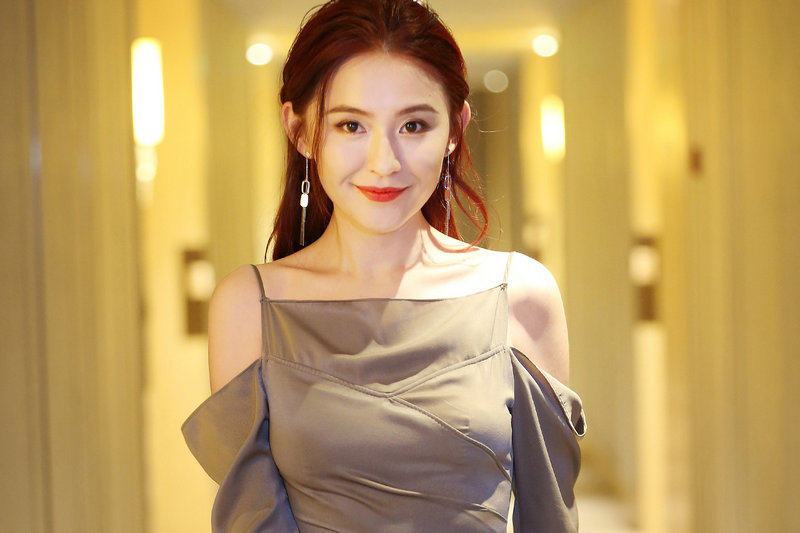 热依扎是未婚生子吗 热依扎未婚生子是谁的