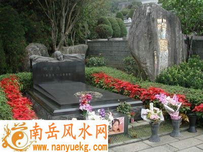 名人墓地之邓丽君的墓地